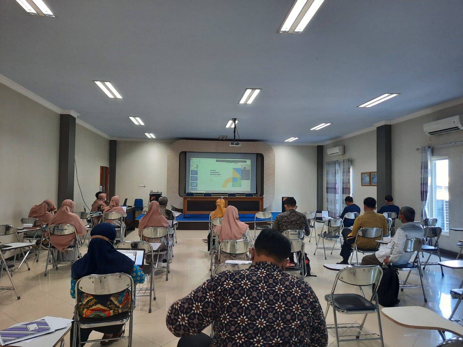 RAPAT EVALUASI PEMBELAJARAN SEMESTER GASAL DAN RAPAT PERSIAPAN SEMESTER GENAP TA 2021/2022
