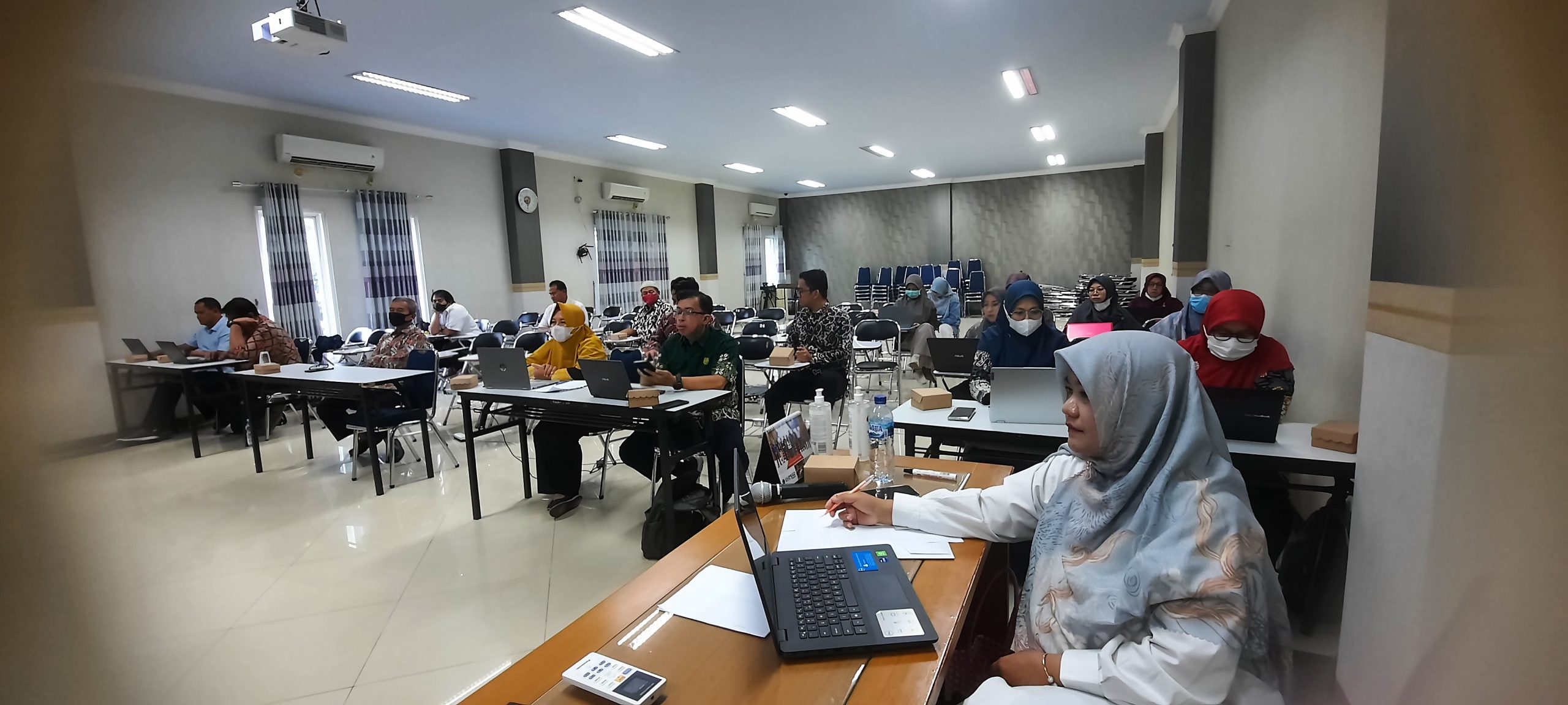 PROGRAM STUDI FARMASI PROGRAM SARJANA MELAKSANAKAN RAPAT EVALUASI SEMESTER GASAL TA 2022/2023