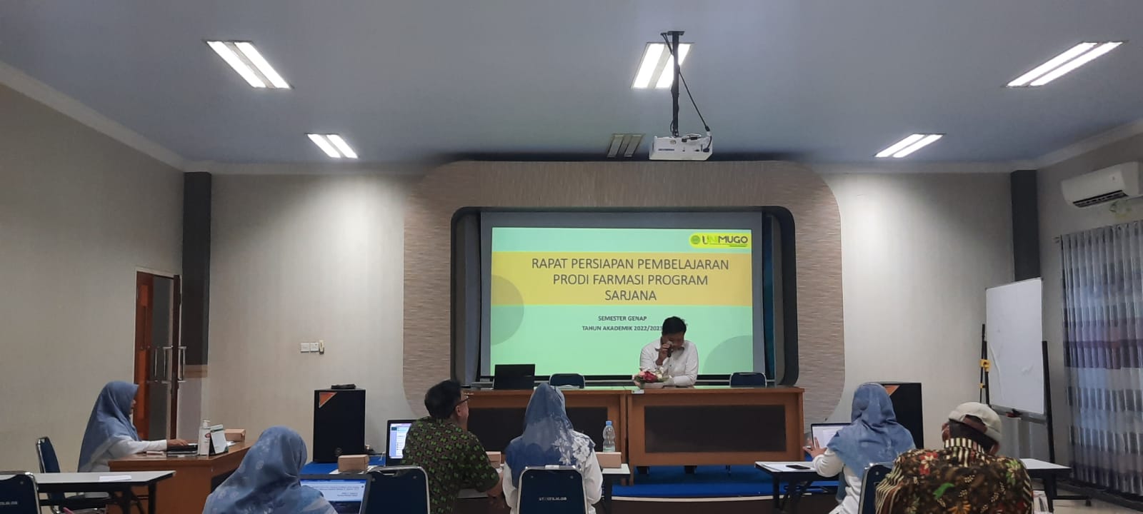 PROGRAM STUDI FARMASI PROGRAM SARJANA MELAKSANAKAN RAPAT PERSIAPAN PEMBELAJARAN SEMESTER GENAP TA 2022/2023