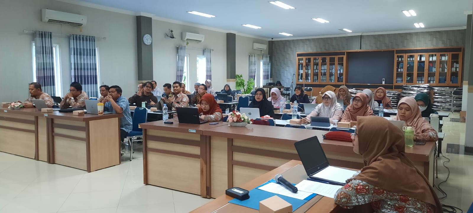 RAPAT EVALUASI PEMBELAJARAN SEMESTER GASAL PRODI S1 FARMASI TA 2023/2024