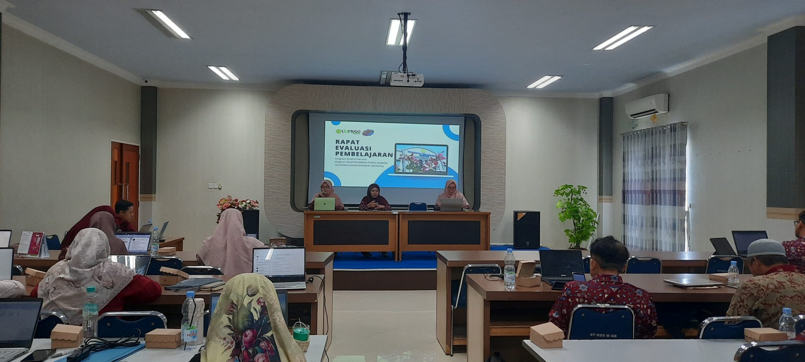 RAPAT EVALUASI PEMBELAJARAN SEMESTER GENAP TA 2023/2024 PRODI S1 FARMASI