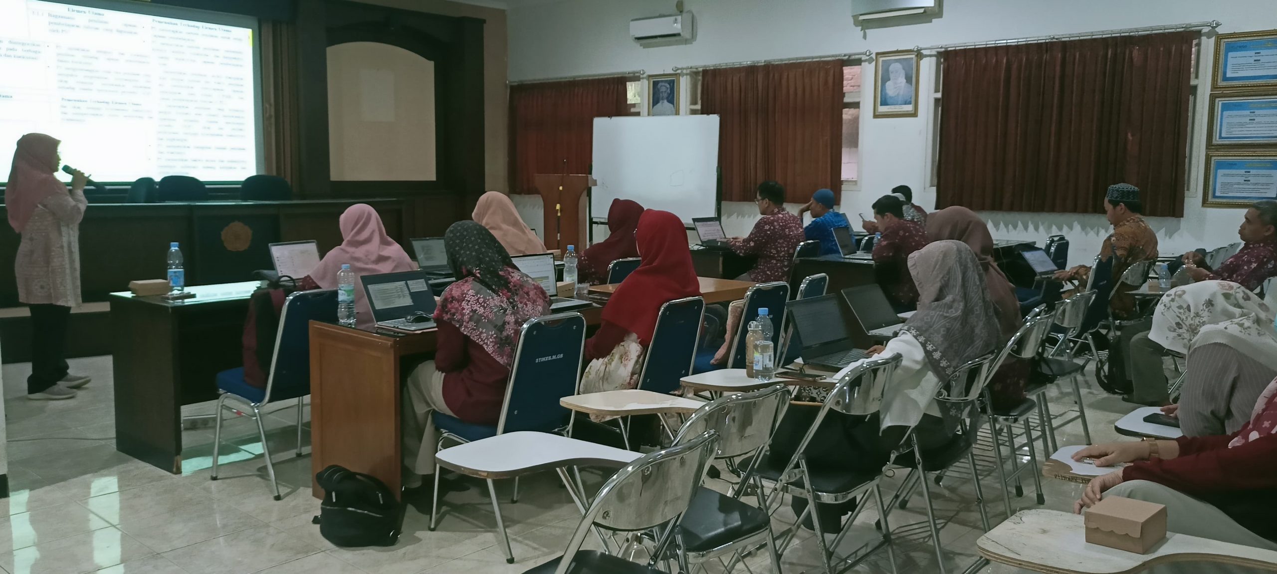 RAPAT PERSIAPAN PEMBELAJARAN PROGRAM STUDI FARMASI: MENUJU PEMBELAJARAN YANG EFEKTIF DAN BERKUALITAS